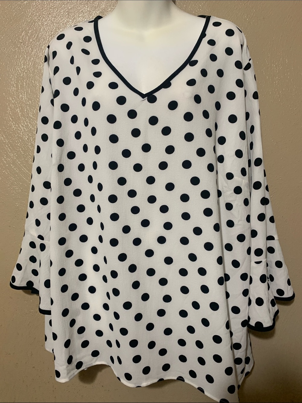 Cato 22/24W  Polka Dot Top in Bright White and Black Black Trim, NWT